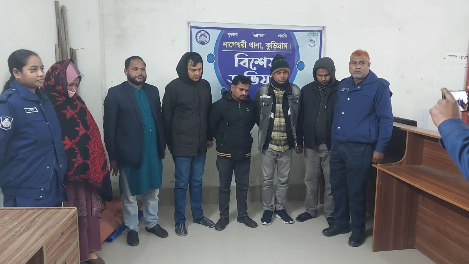 কুড়িগ্রামে প্রাথমিক শিক্ষক নিয়োগ পরীক্ষার প্রশ্ন ফাঁস : ডিভাইস সহ আটক ১২