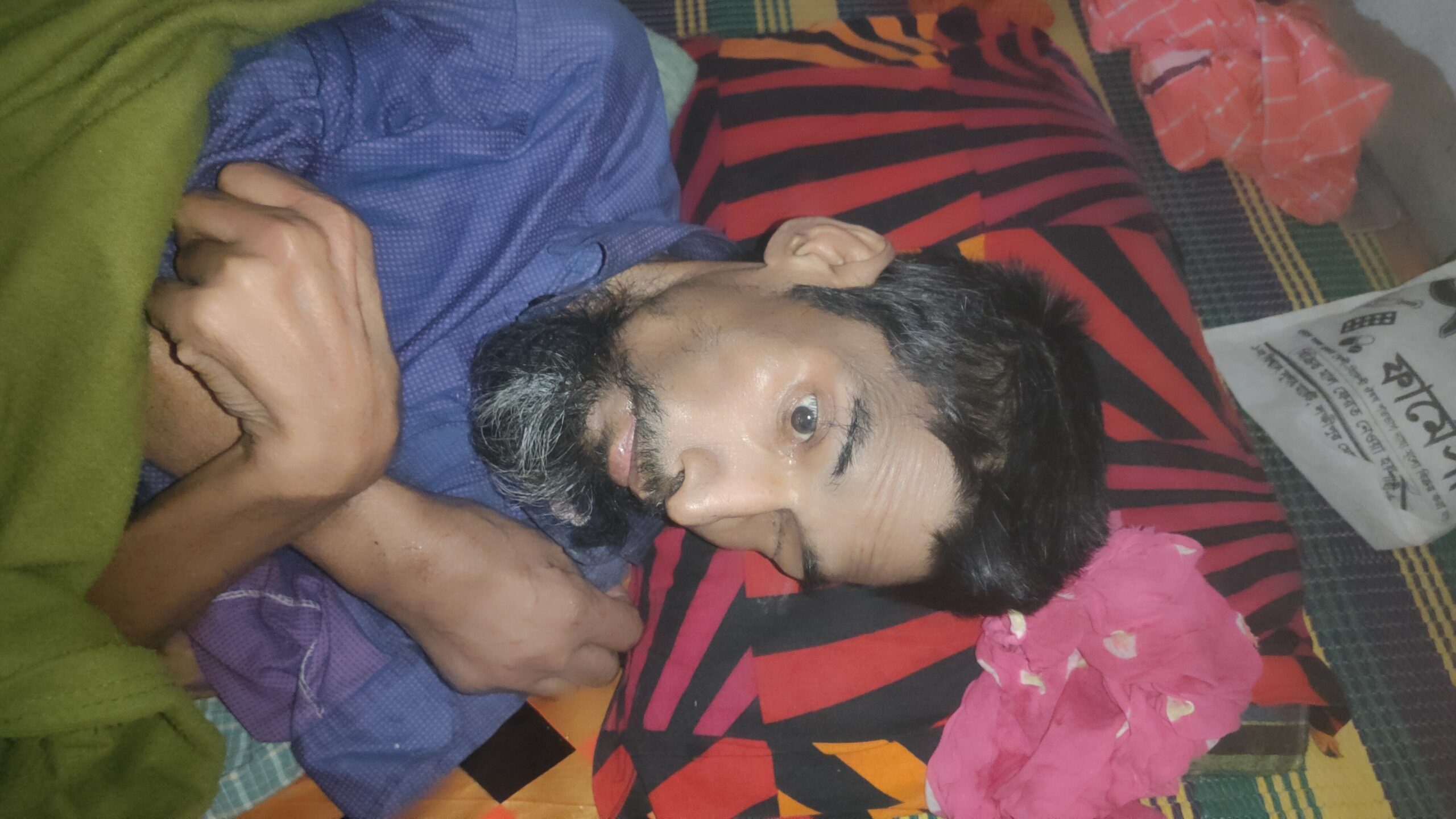 ভ্যান চালক আবুল হোসেন আজ শয্যাশায়ী, মানবিক সহায়তার আকুতি
