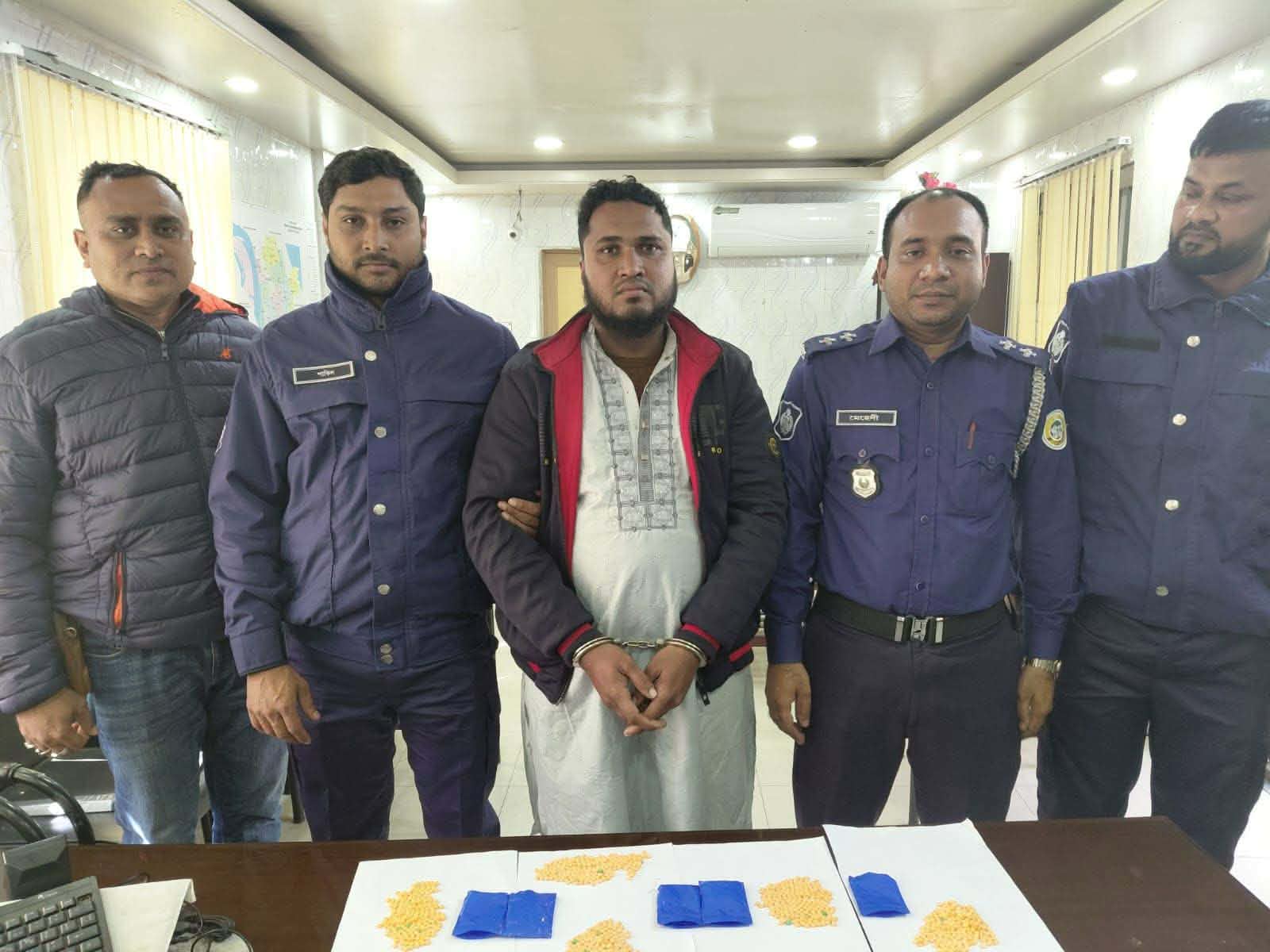 ভোলার বোরহানউদ্দিনে ৯৫০পিস ইয়াবাসহ মাদকের ডিলার আটক 