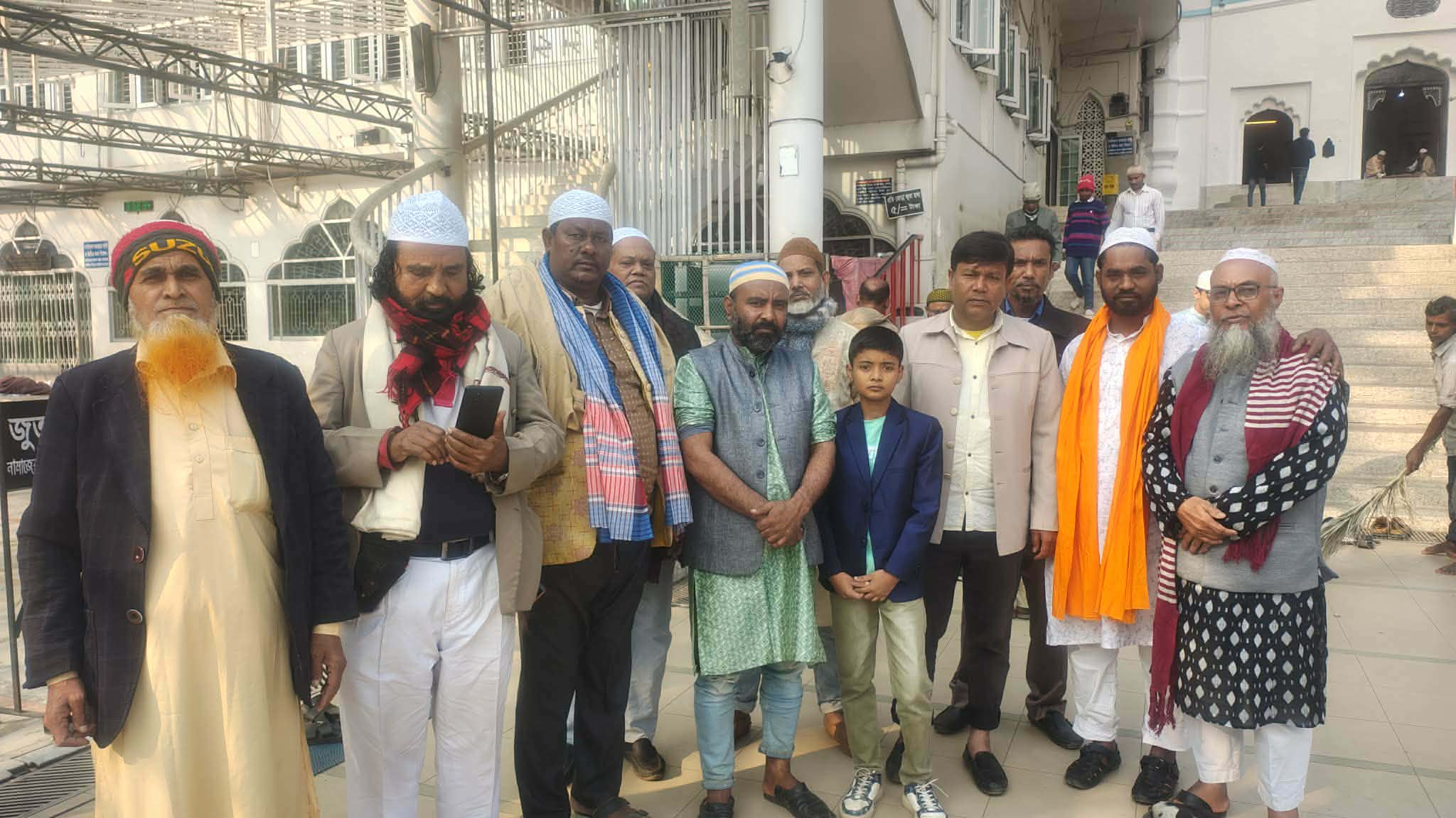 সিলেট মাজার জিয়ারত শেষে ‘একতারা’ মার্কার পদযাত্রা শুরু করলেন সুন্নি জোটের প্রার্থী সেলিম আহমেদ