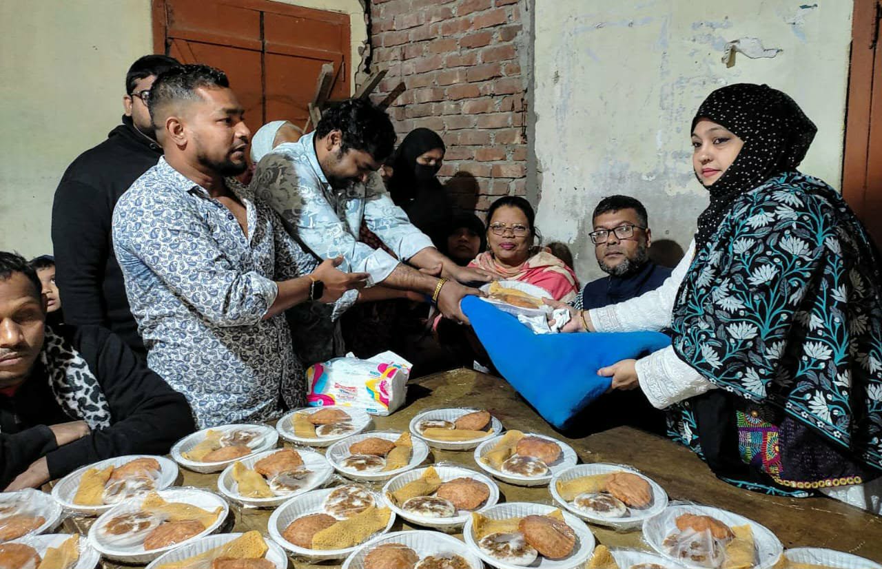 না.গঞ্জে প্রতিবন্ধীদের মাঝে কম্বল বিতরণ ও পিঠা উৎসব