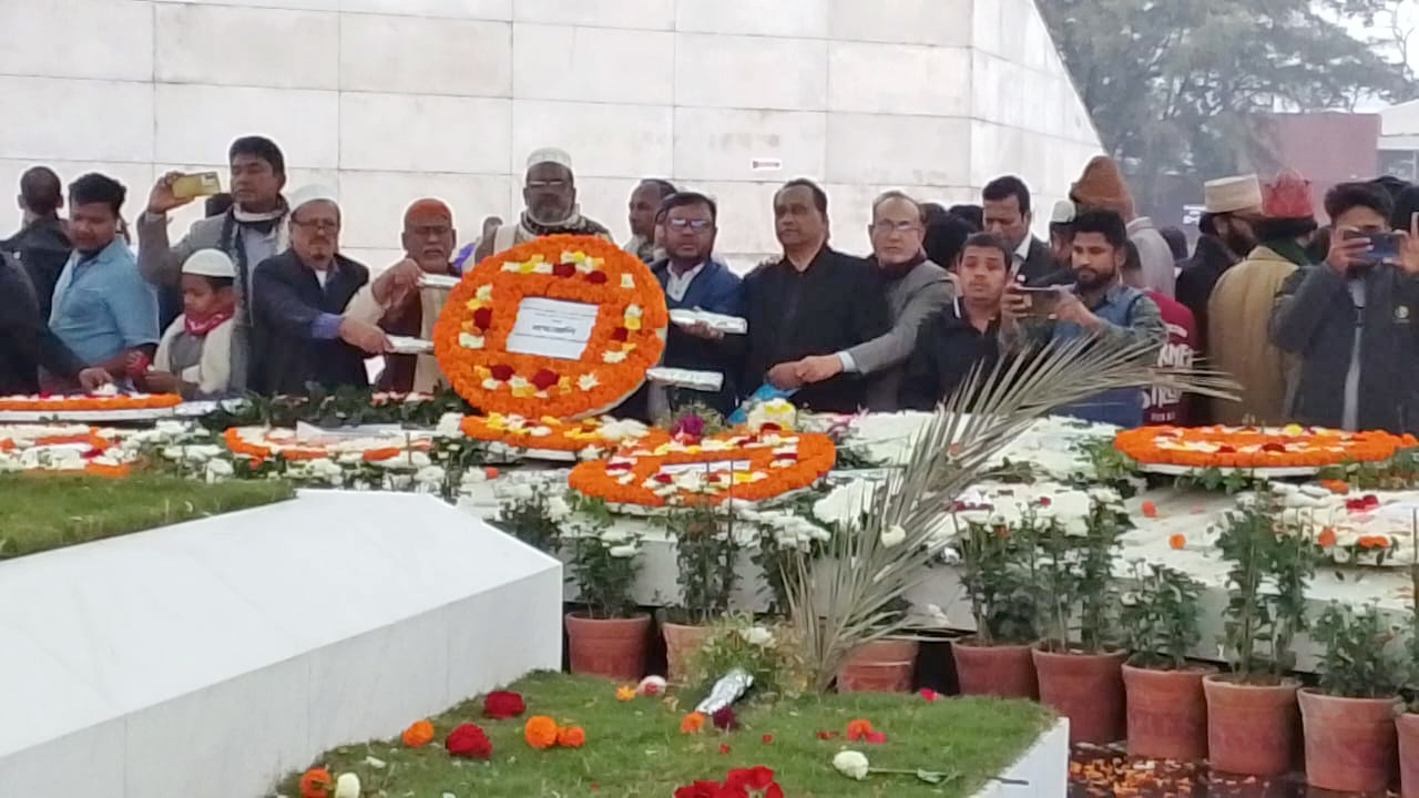 শহীদ জিয়া ও খালেদা জিয়ার সমাধিতে মফস্বল সাংবাদিক ফাউন্ডেশনের বিনম্র শ্রদ্ধা
