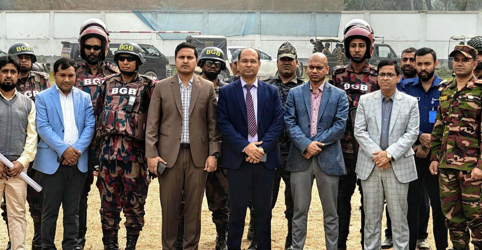 নারায়ণগঞ্জ–৪ আসনের বিভিন্ন ভোট কেন্দ্র পরিদর্শনে ডিসি রায়হান কবির