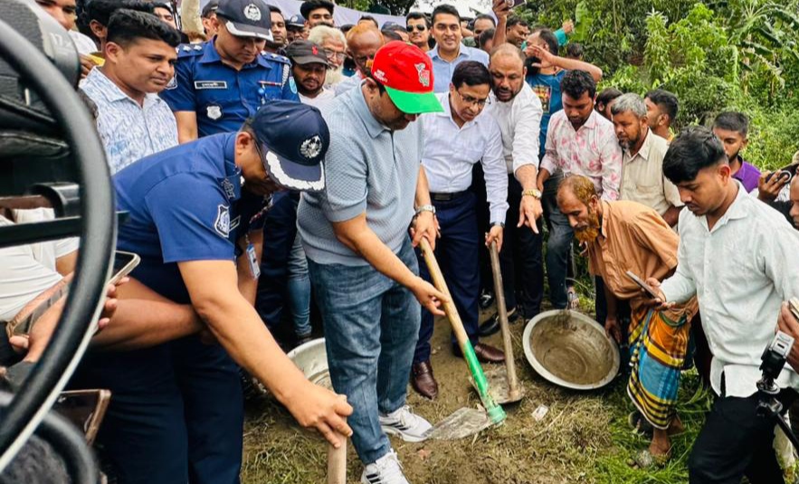 আড়াইহাজারে রামচন্দ্রী খাল পুনঃখনন কাজের উদ্বোধন, জলাবদ্ধতা নিরসনের আশা