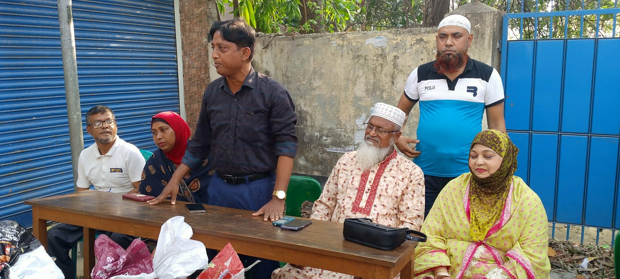 না.গঞ্জে প্রতিবন্ধীদের মাঝে খাদা সামগ্রী বিতরণ