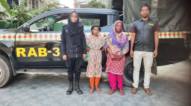 প্রবাসীকে ৮ টুকরো করে এসে পার্টি করেন মা-মেয়ে