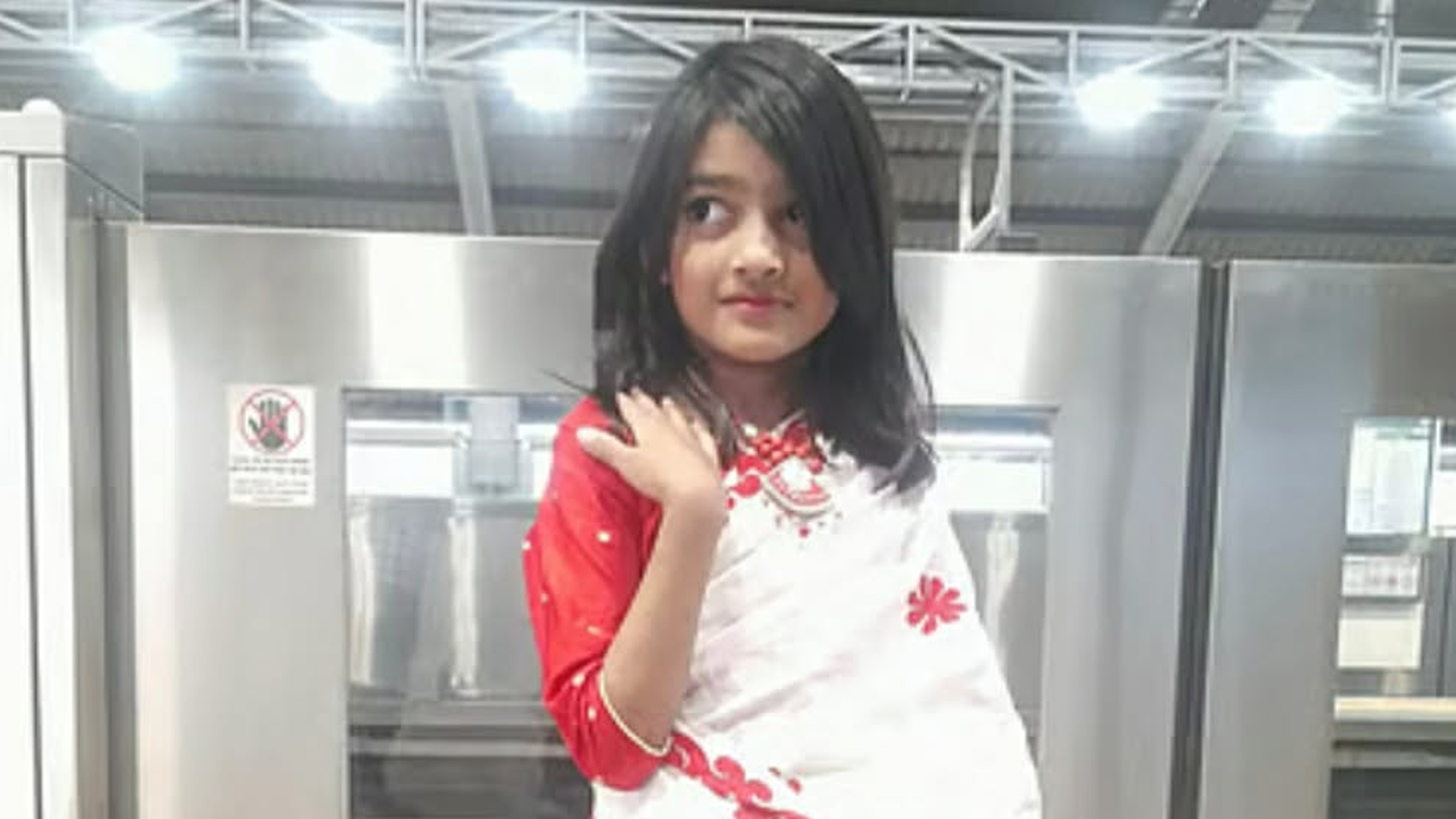 বড় বোনের পিছে পিছে বের হওয়াই কাল হলো রামিসার