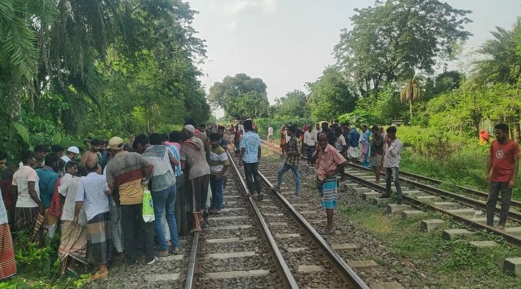 বাগাতিপাড়ায় ট্রেনের ধাক্কায় গরু ব্যবসায়ীর মৃত্যু