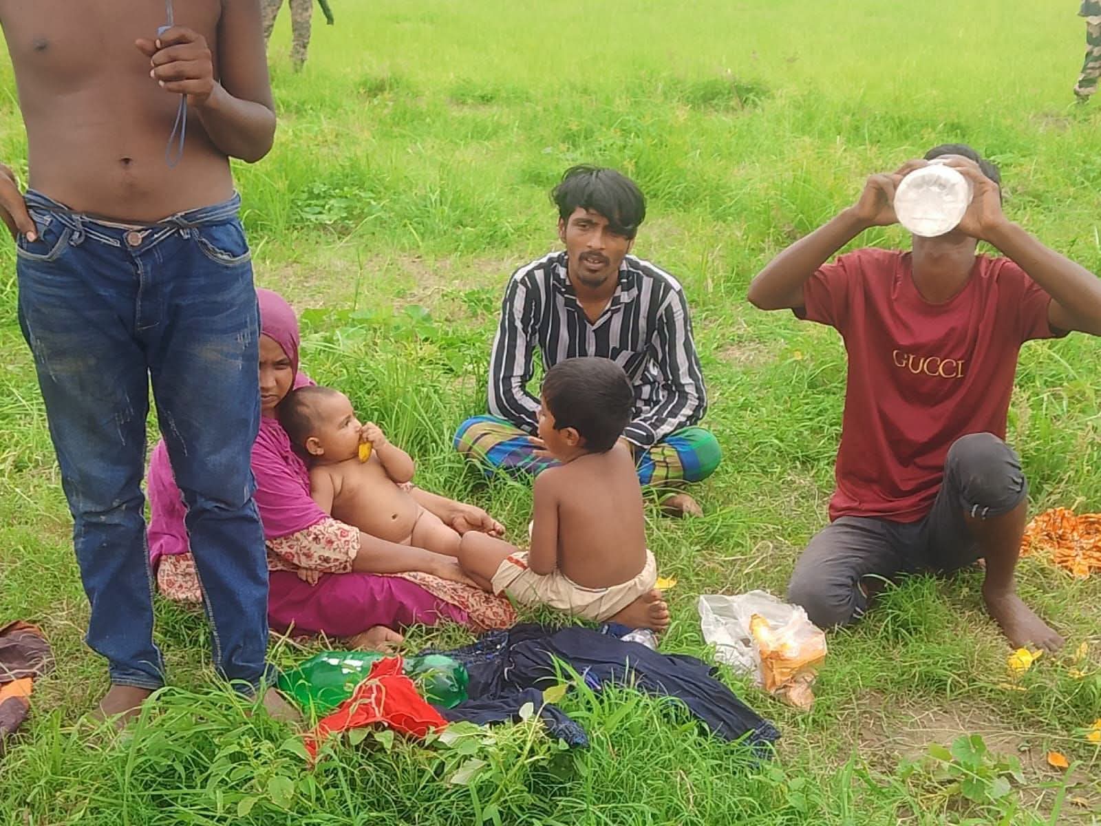 রৌমারী সীমান্তের শূন্যরেখায় ৯ বাংলাভাষীর মানবেতর জীবন