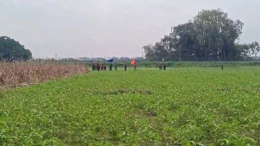 পতাকা বৈঠকে সমাধান হয়নি, সীমান্তের শুন্য রেখায় অনিশ্চয়তায় ৯ বাংলাদেশি