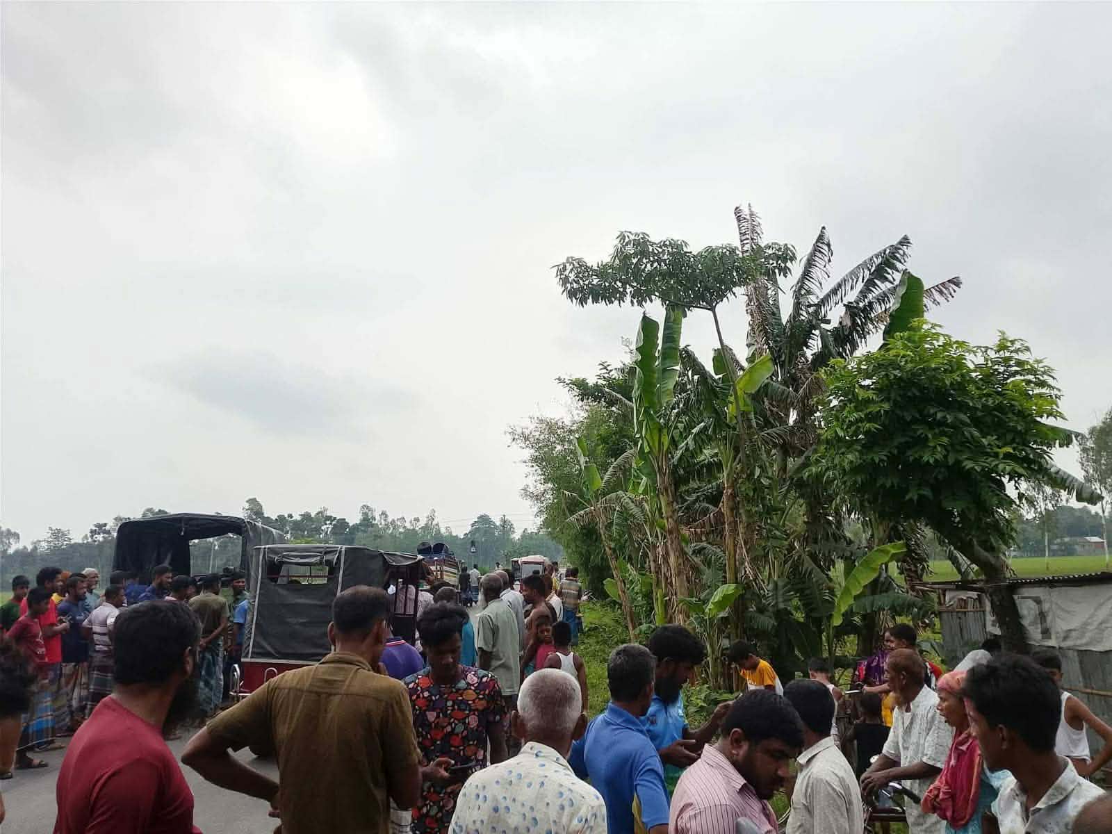 কুড়িগ্রামে সড়ক দুর্ঘটনায় বাবা-ছেলের মৃত্যু