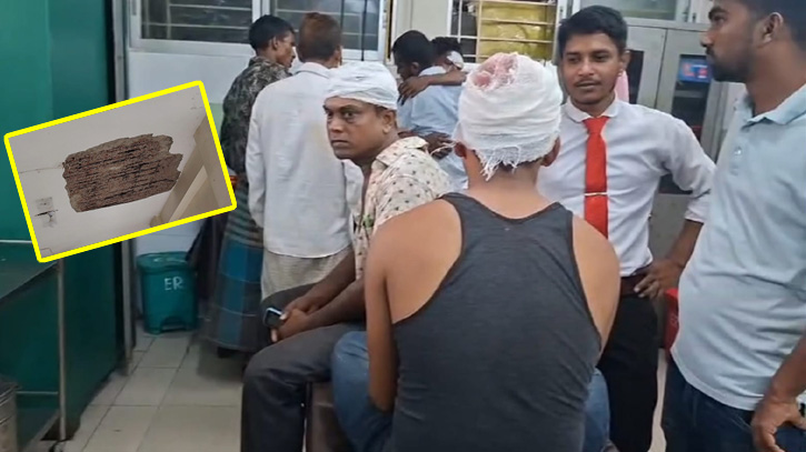 বাগেরহাট জজ আদালতে ছাদের পলেস্তারা খসে ৫ বিচারপ্রার্থী আহত!