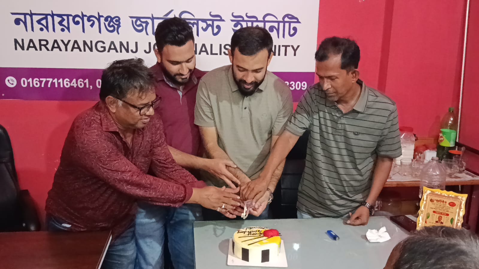 না.গঞ্জে কেক কাটা ও খাবার বিতরণের মধ্যদিয়ে জান্নাতুল ফেরদৌসের জন্মদিন পালন