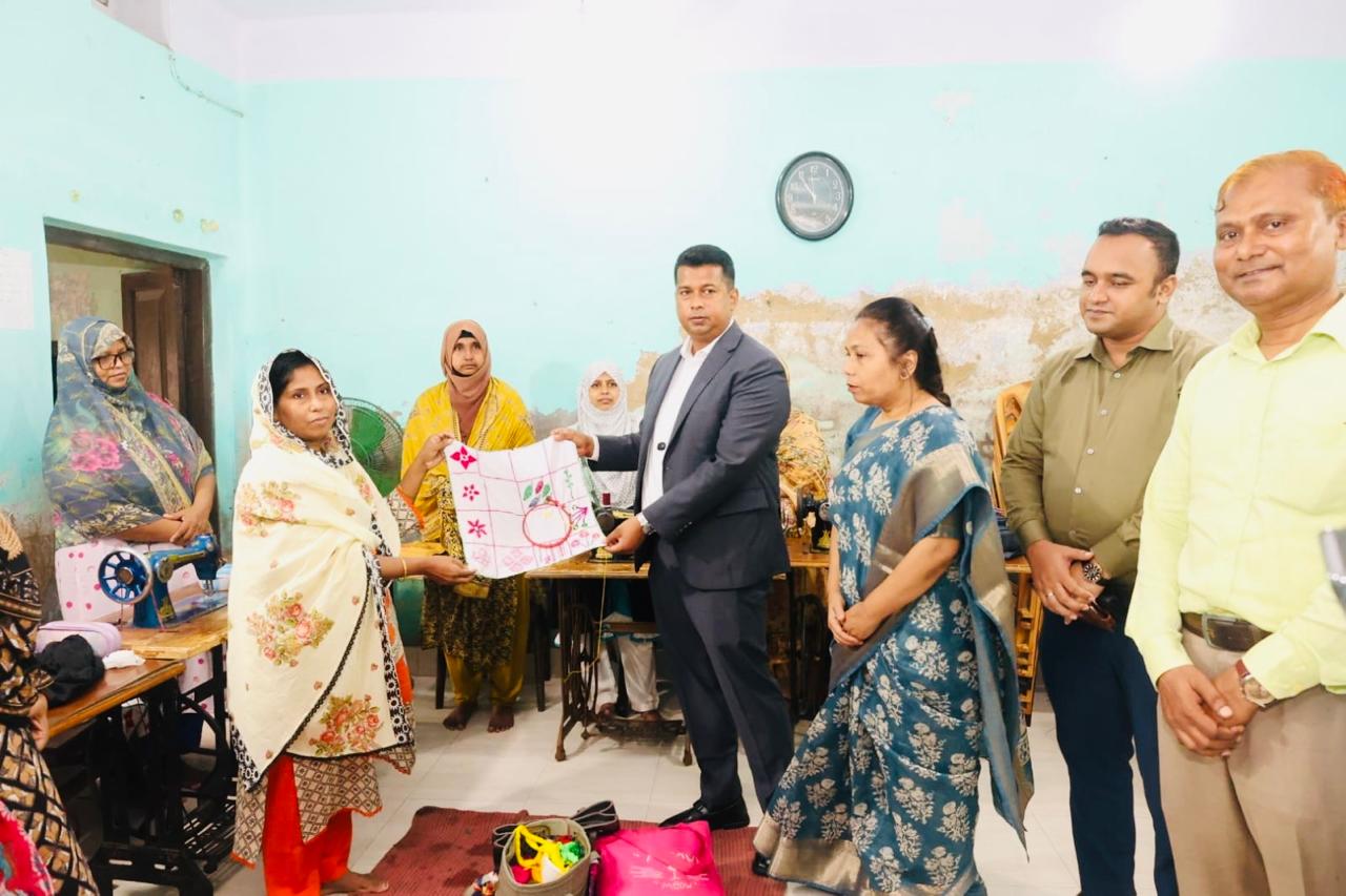 প্রশিক্ষণ শেষে খালি হাতে ফিরবেন নারীরা, জানতে পেরেই উদ্যোগ নিলেন ডিসি জাহিদ