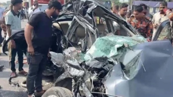 মুন্সিগঞ্জে উল্টো পথে প্রাইভেটকার, বাসের সঙ্গে সংঘর্ষে নিহত ৪