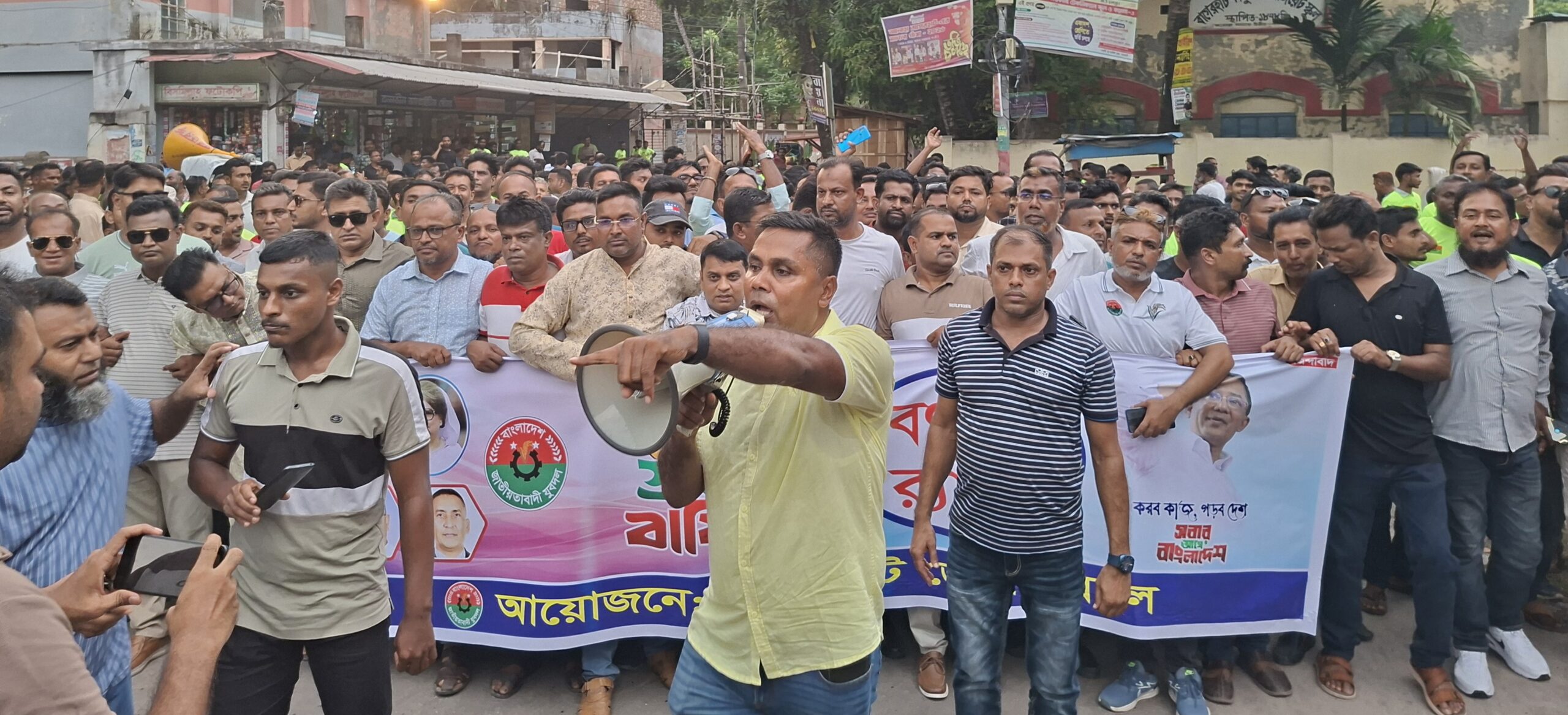 যুবদলের প্রতিষ্ঠা বার্ষিকীতে বাগেরহাটে বর্ণাঢ্য শোভাযাত্রা ও সমাবেশ