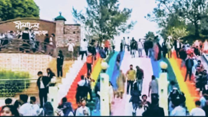 শারদীয় দূর্গাপূজা উপলক্ষে টানা ছুটিতে পাহাড়-ঝর্না দেখতে পর্যটকদের ভিড় বান্দরবানে 