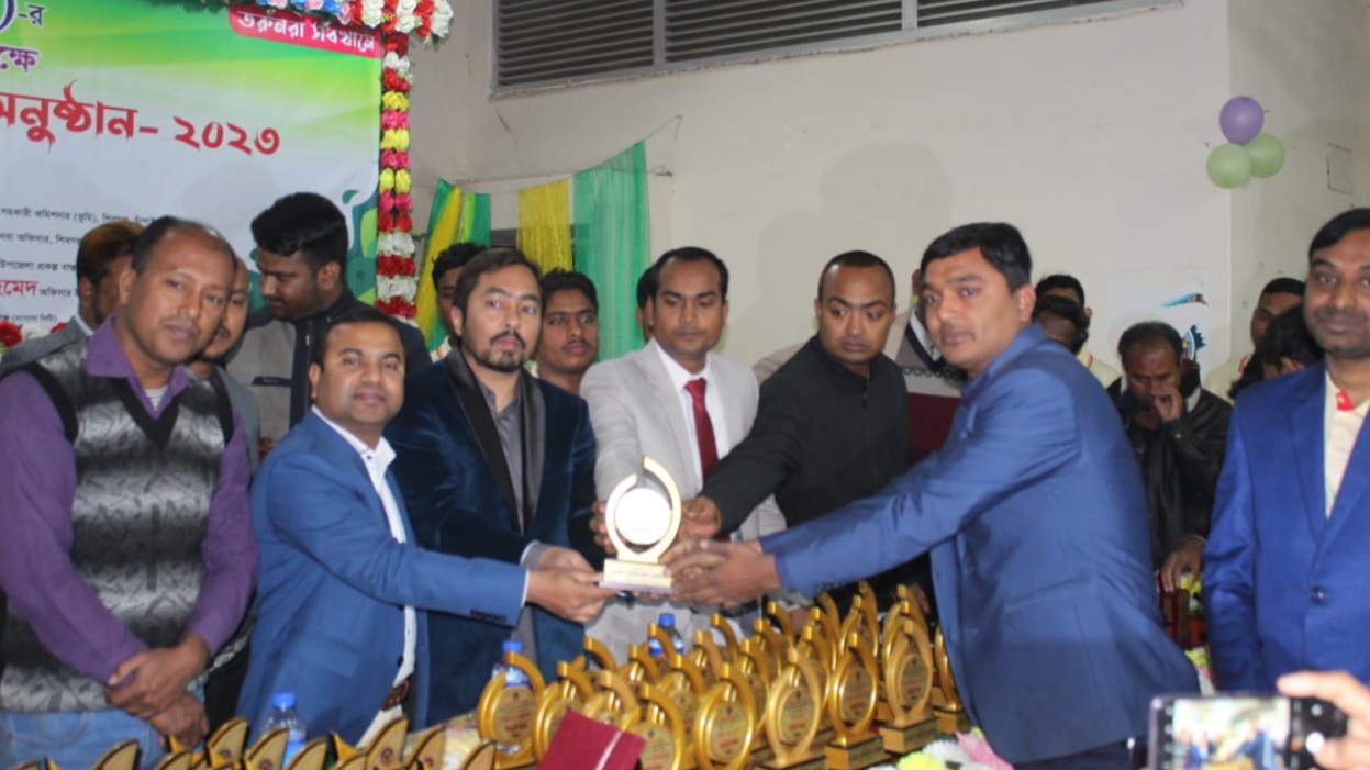 সম্মাননা স্মারক পেলেন সাংবাদিক হাবিবুল বারি হাবিব