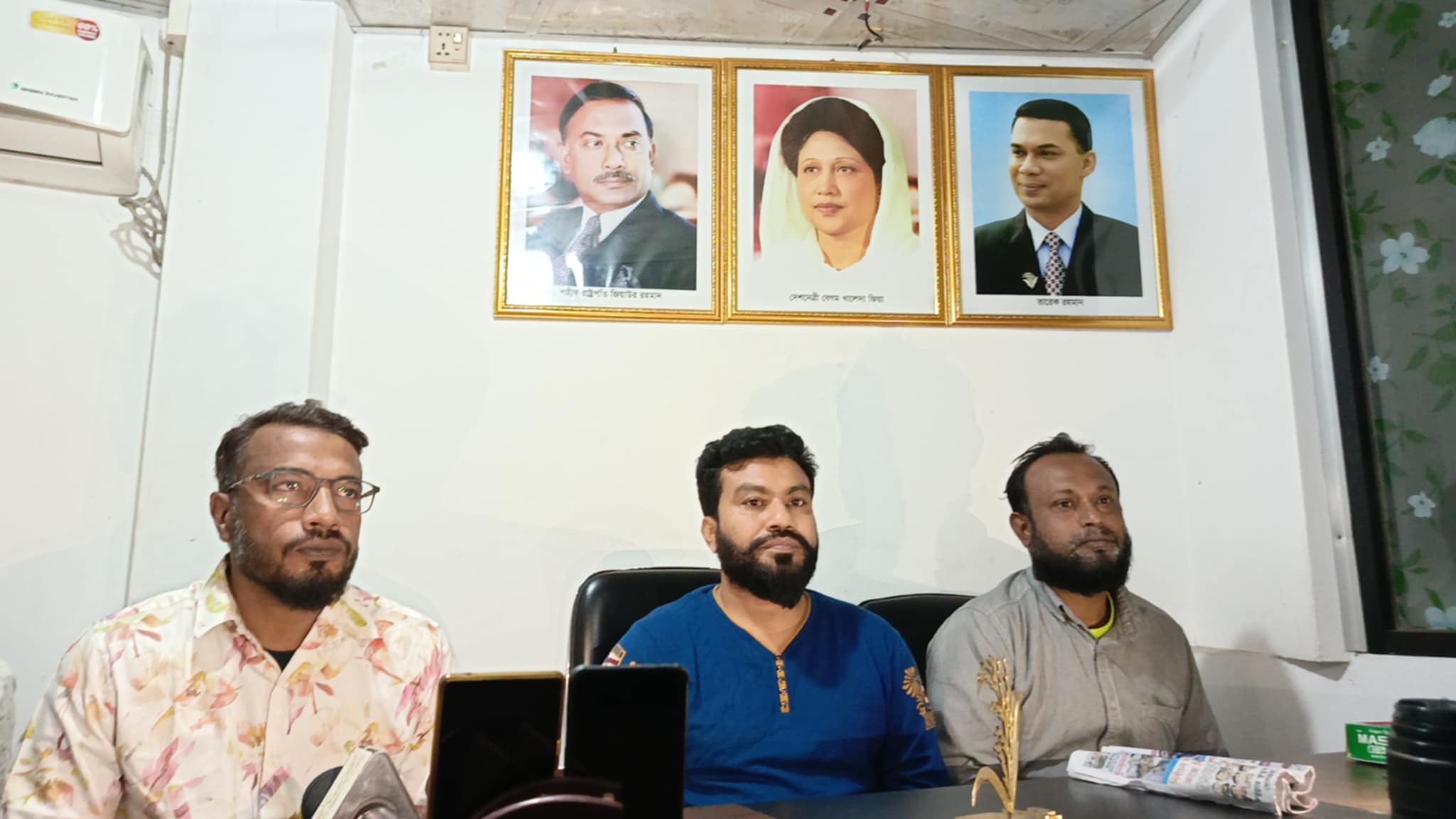 মহানগর তরুণ দলের কমিটিকে কেন্দ্র করে দেলুর বিরুদ্ধে ষড়যন্ত্র : সংবাদ সম্মেলনে নেতাকর্মীরা