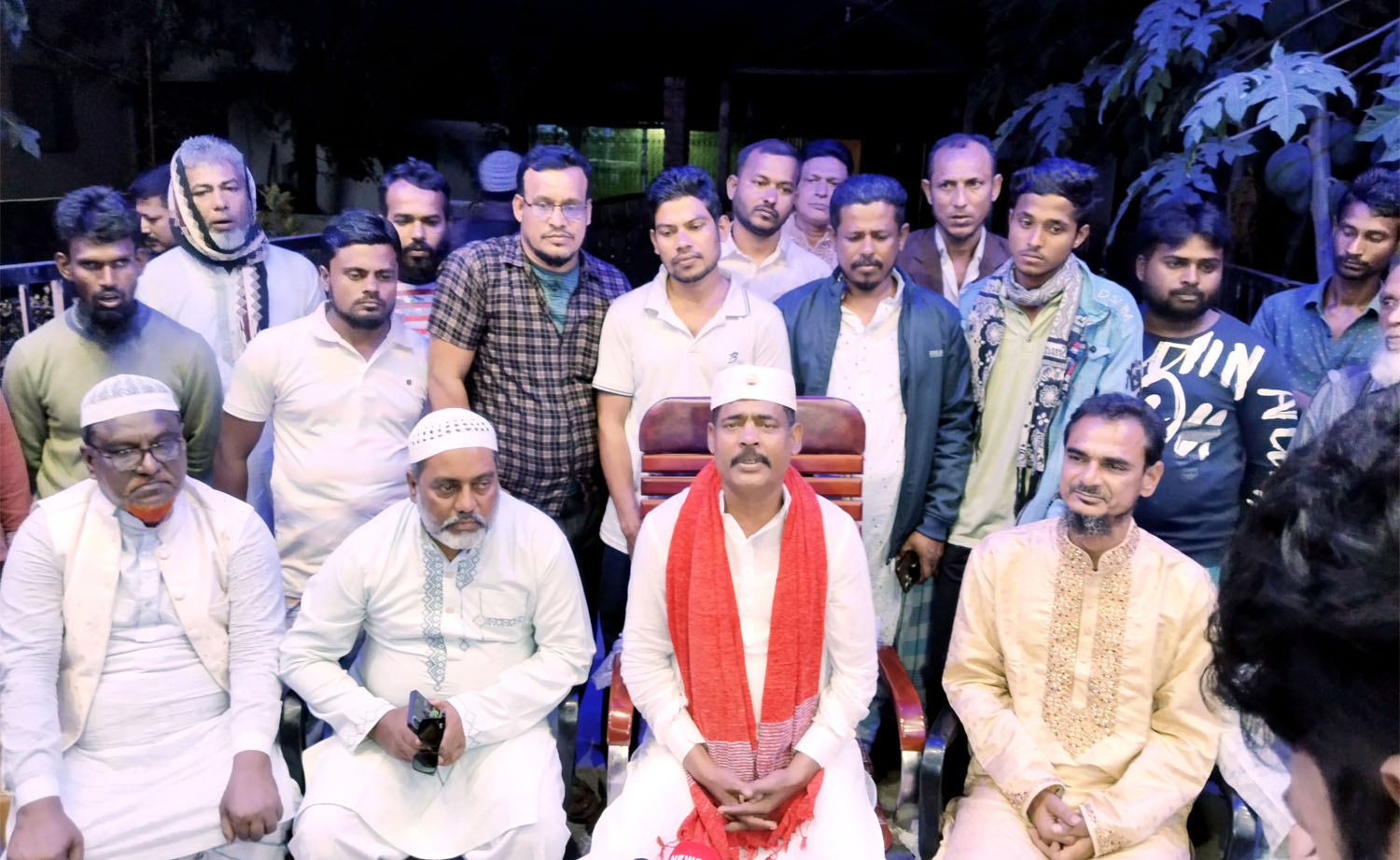 না’গঞ্জের রূপগঞ্জে হিন্দু সম্প্রদায়ের সাথে বিএনপি নেতার উঠান বৈঠক অনুষ্ঠিত