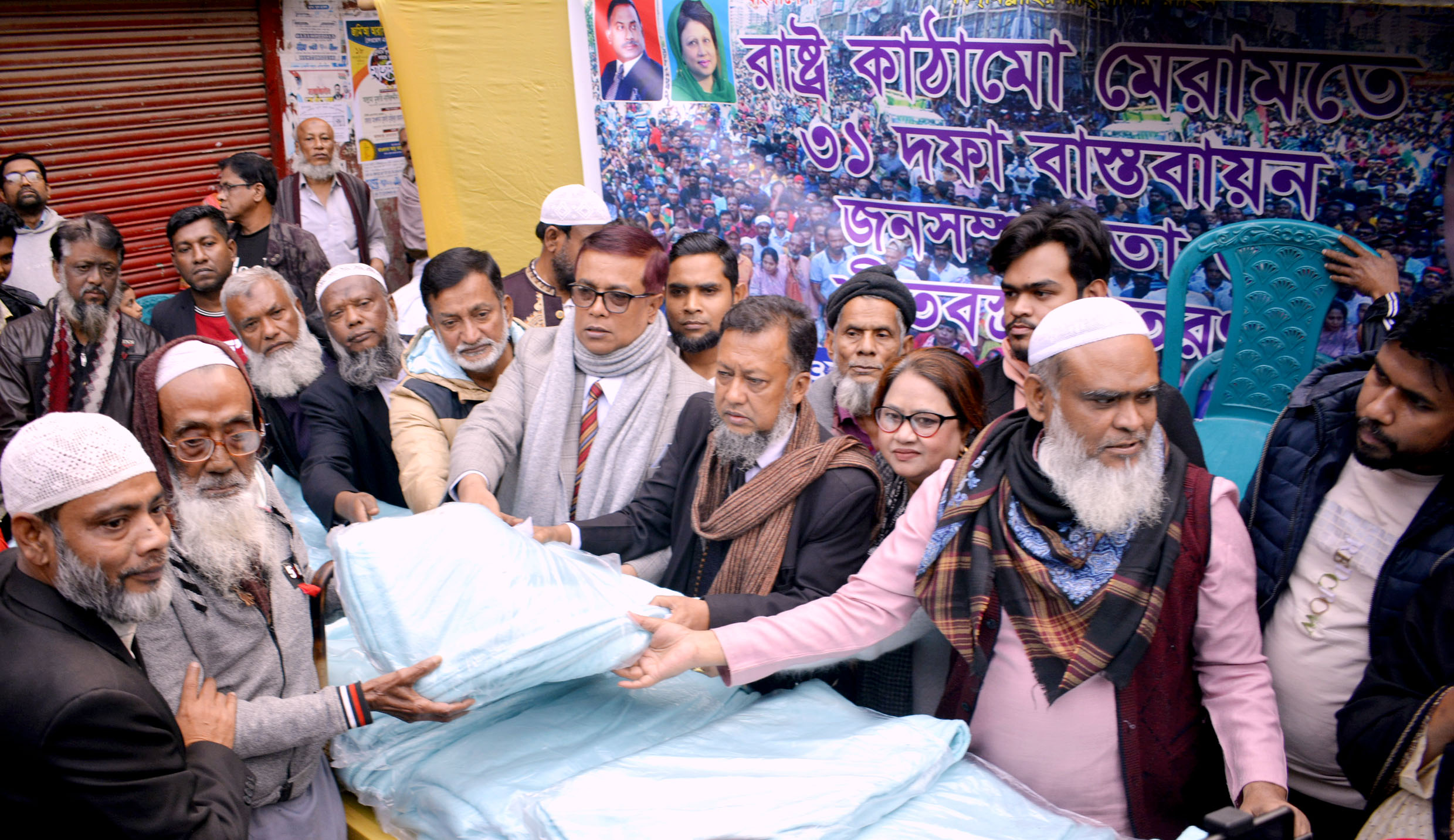 না’গঞ্জ ১৪নং ওয়ার্ড বিএনপি’র আয়োজনে দুস্থদের মাঝে শীতবস্ত্র বিতরণ