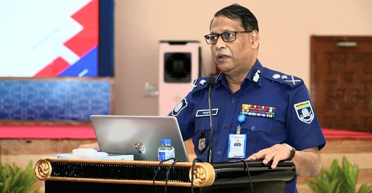 আইনশৃঙ্খলা রক্ষায় সর্বোচ্চ সতর্ক থেকে কাজ করার নির্দেশ আইজিপির