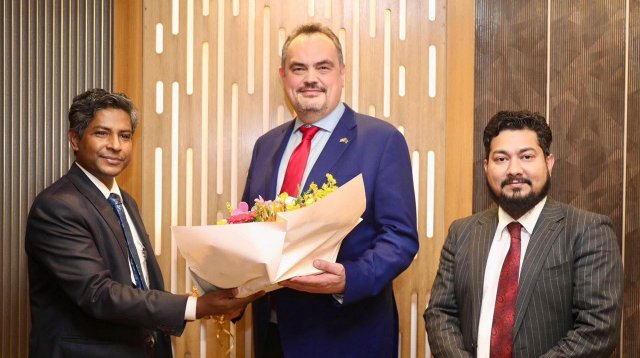 ঢাকায় পৌঁছেছেন নতুন মার্কিন রাষ্ট্রদূত 