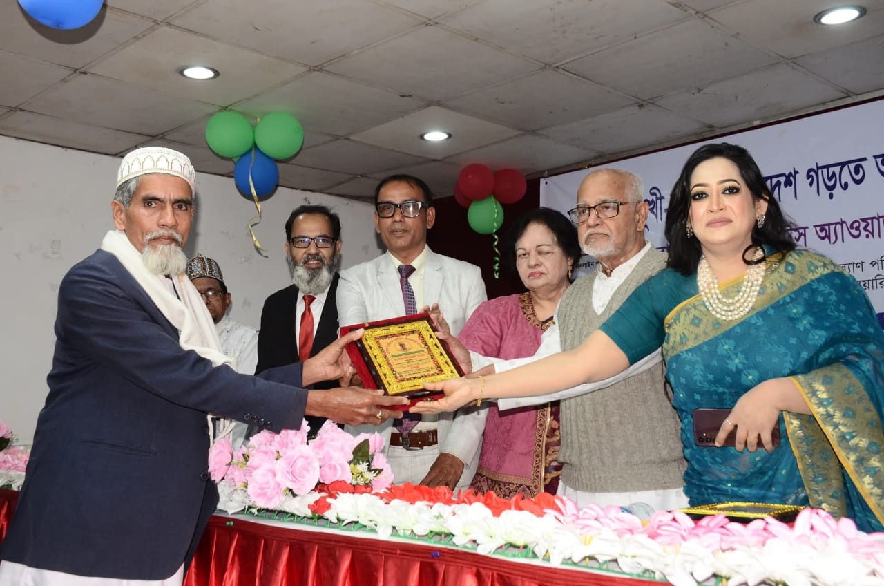 কৃষি উদ্যোক্তা হাফেজ অলিউল্লাহ ডাকুয়া গ্লোবাল হিউম্যান রাইটস অ্যাওয়ার্ডে ভূষিত