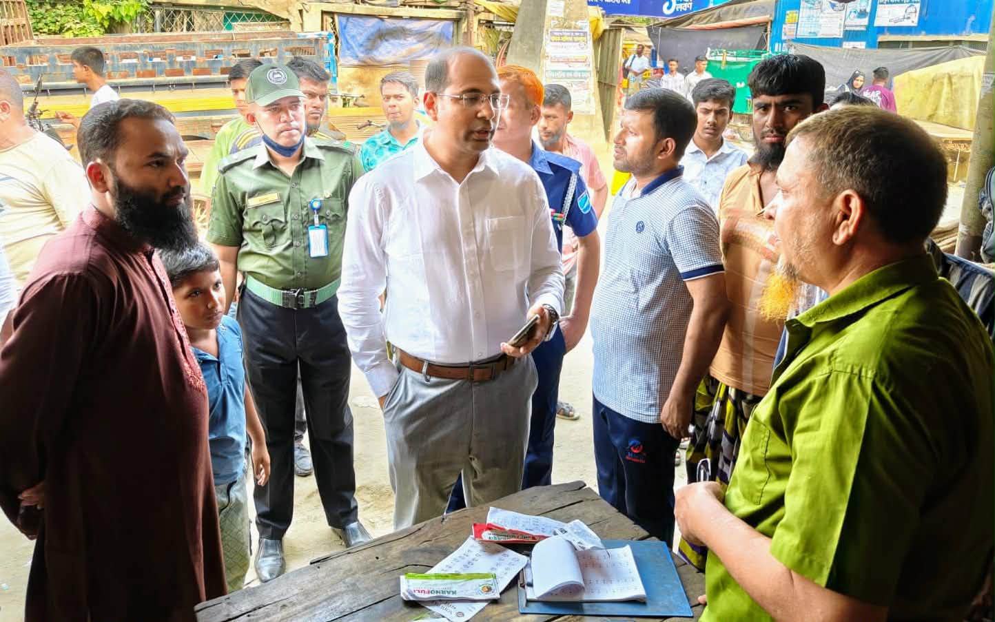 ঈদে ঘরে ফেরা মানুষের যাত্রা নির্বিঘ্ন করতে কাজ করে যাচ্ছেন সদর ইউএনও ফয়েজ উদ্দীন