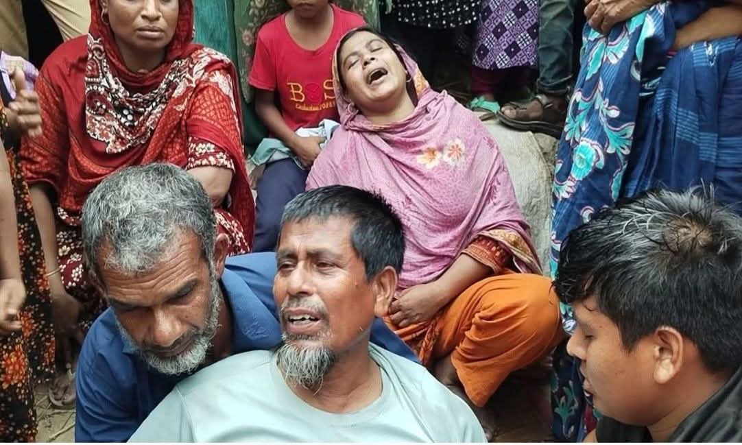 নওগাঁয় একই পরিবারের ৪ জনকে গলাকেটে হত্যা!