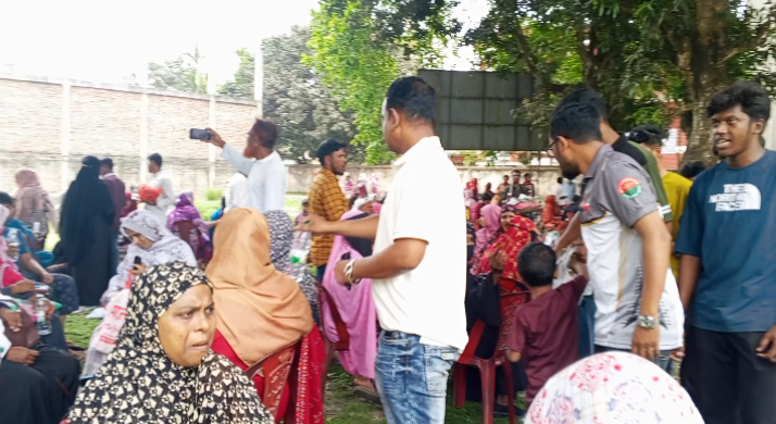 কুড়িগ্রামে এসএসসি পরীক্ষার্থীর অভিভাবকদের স্বস্তি দিতে ছাত্রদলের মানবিক উদ্যোগ ‎