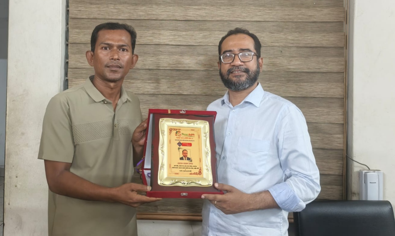 সাংগঠনিক দক্ষতায় সম্মাননা পেলেন কামরুল ইসলাম