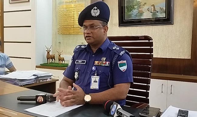 বাগেরহাটে জমিজমার বিরোধে বাড়িতে হামলা-ভাঙচুর, গ্রেপ্তার ২