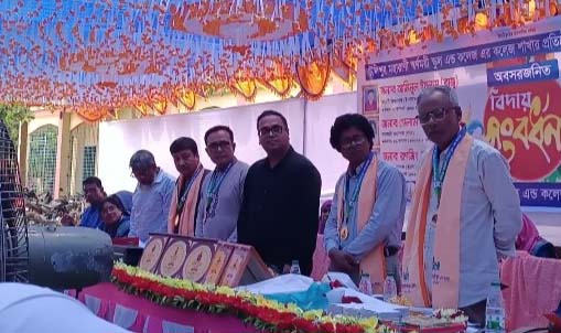 উলিপুরে 3 সহযোগী অধ্যাপকের বিদায় সংবর্ধনা অনুষ্ঠিত