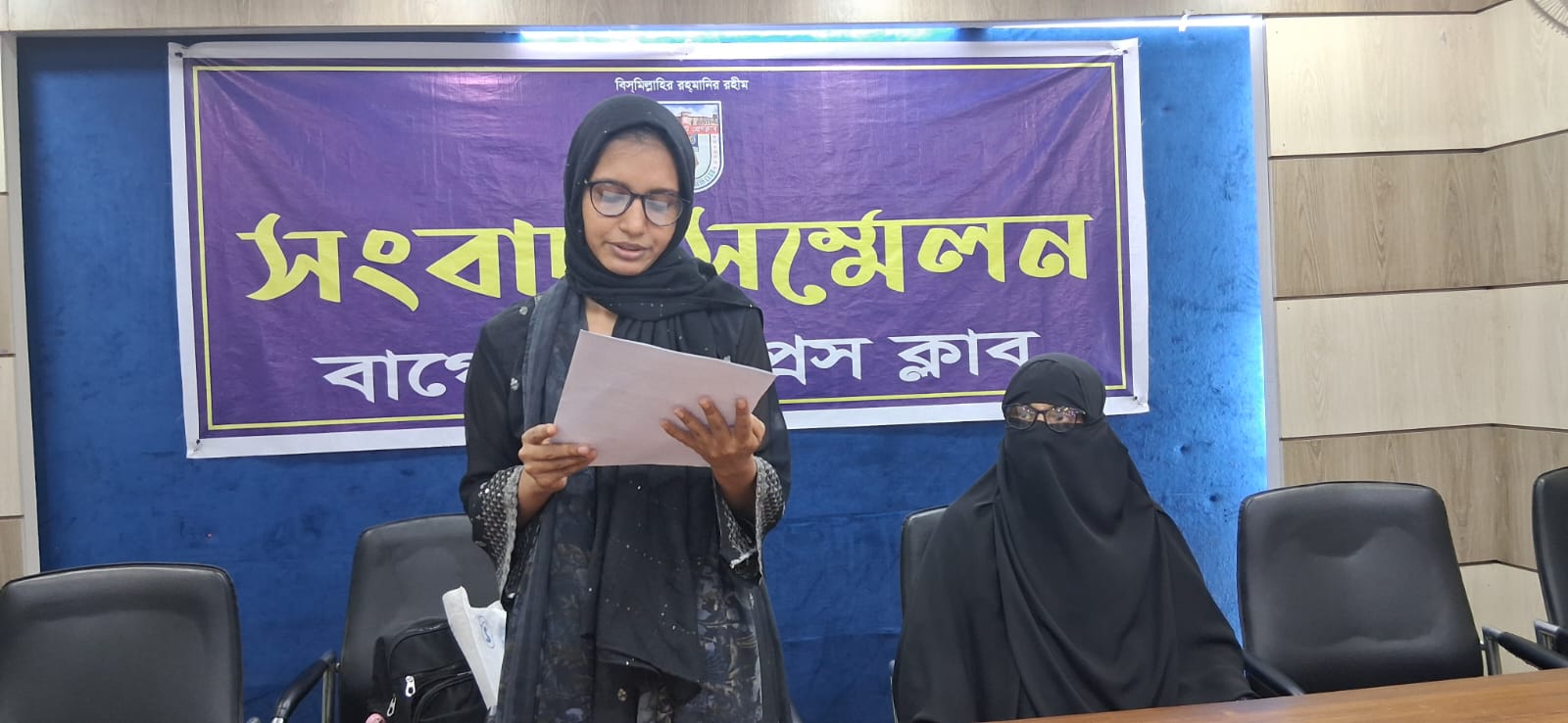 নৌবাহিনীর সাবেক কর্মকর্তার বিরুদ্ধে সৎ বোন ও মা’কে ঘরছাড়া করার অভিযোগ