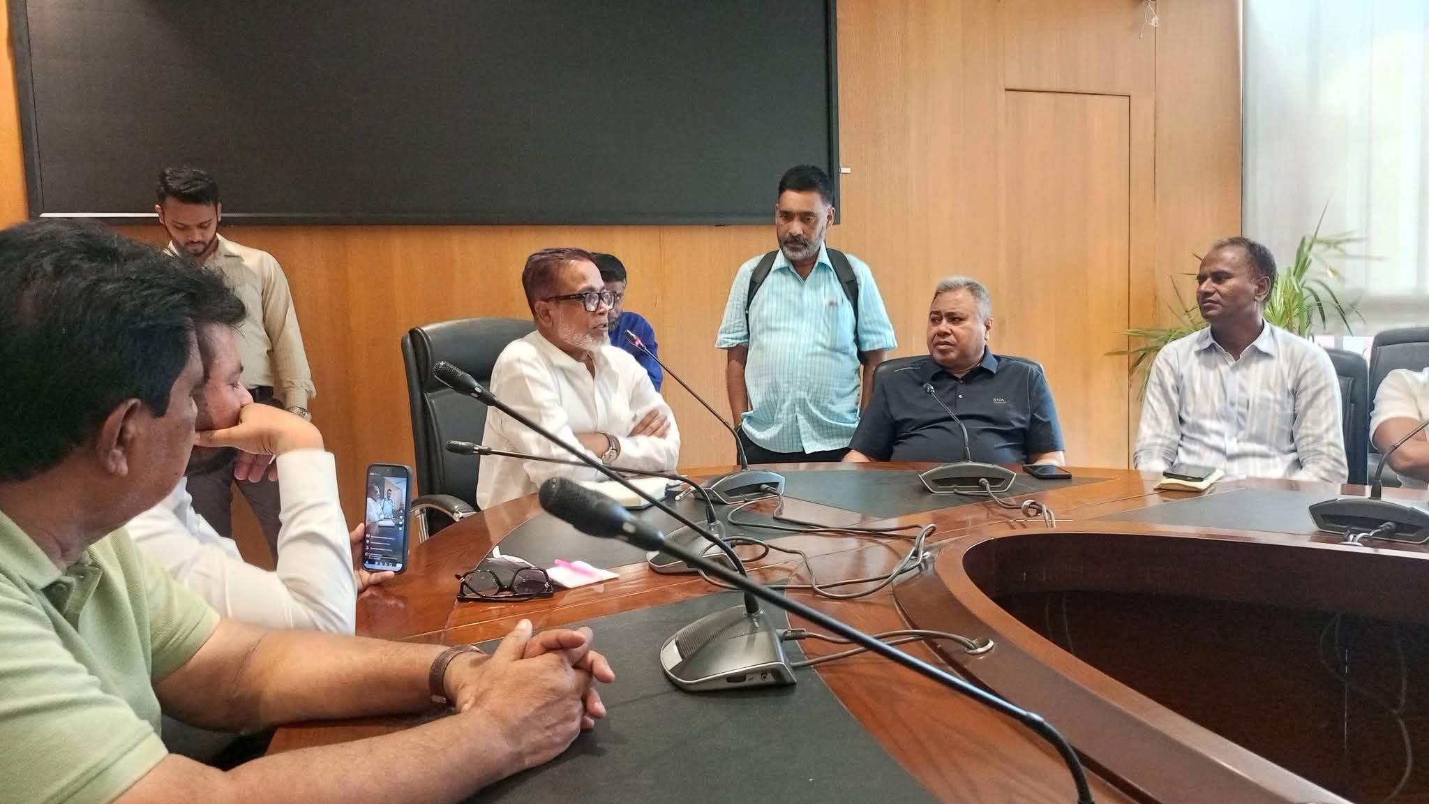নাসিক প্রশাসকের সাথে কেন্দ্রীয় নাট্য সংস্থার মত বিনিময় অনুষ্ঠিত