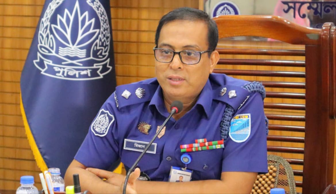 নারায়ণগঞ্জে মাদক-কিশোর গ্যাং নির্মূলে সফলতায় সর্ব মহলে প্রশংসিত এসপি মিজানুর রহমান মুন্সী