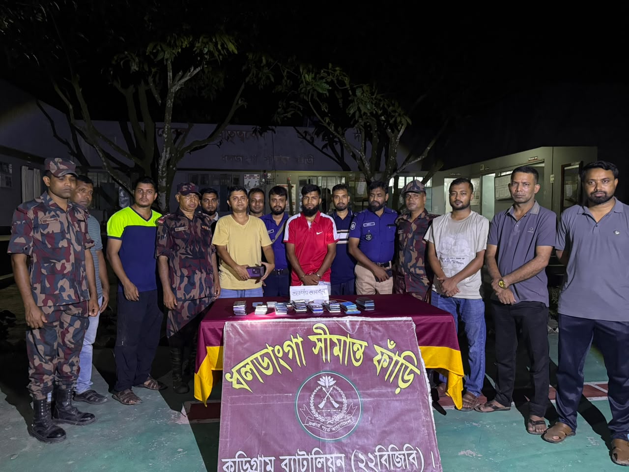 কুড়িগ্রামে হাঁস-মুরগির খোঁয়াড়ে চোরাই মোবাইলের ‘গুদাম’, গ্রেপ্তার ১