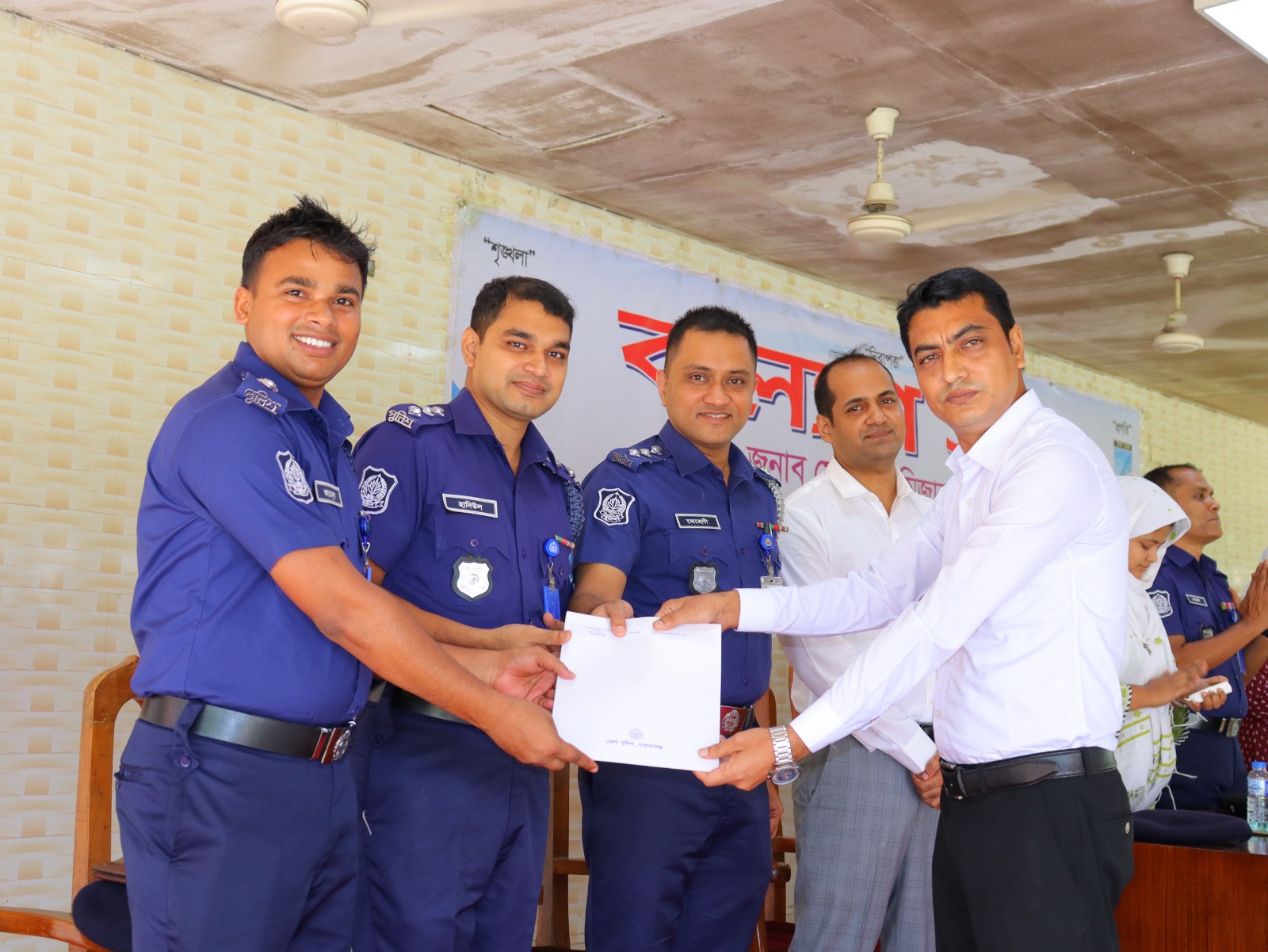 সততা, নিষ্ঠা ও দক্ষতার স্বীকৃতিস্বরূপ দ্বিতীয়বার পুরস্কৃত হলেন ডিএসবি ফতুল্লা জোনের হুমায়ুন কবির