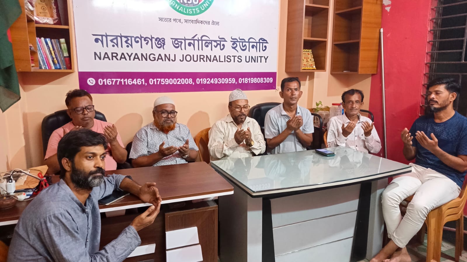 সাংবাদিক মীর দিনারের মায়ের মৃত্যুতে নারায়ণগঞ্জ জার্নালিস্ট ইউনিটির দোয়া মাহফিল