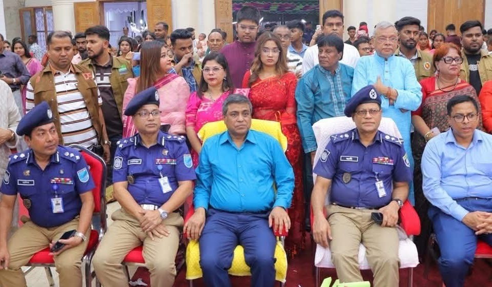 না.গঞ্জে পূজামণ্ডপ পরিদর্শন ও আইনশৃঙ্খলা নিয়ে পুলিশের মতবিনিময় সভায় ঢাকা বিভাগীয় কমিশনার