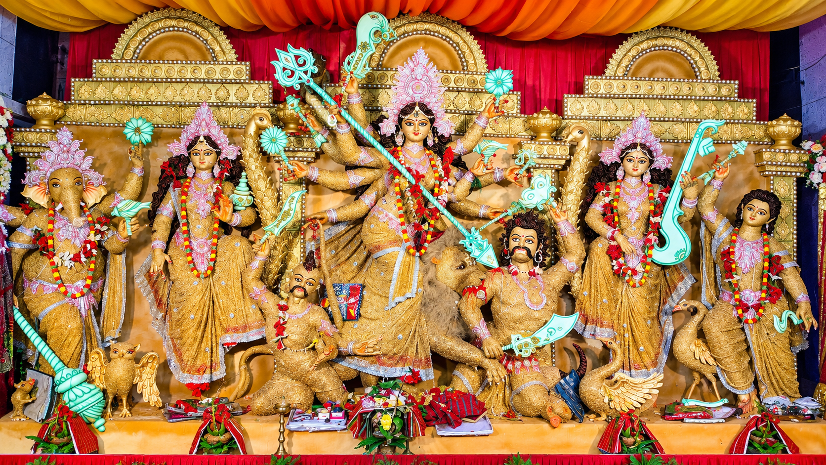 চিনিগুঁড়া ধানে দুর্গাপ্রতিমা, খুলনায় নজর কাড়ছে ব্যতিক্রমী শিল্পকর্ম